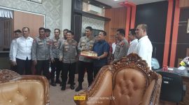 Kapolres Dharmasraya Beri Kejutan Ulang Tahun ke-48 Ketua DPRD Jemi Hendra
