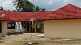 diduga tidak menerima bantuan sosial (bansos) pemerintah secara utuh.