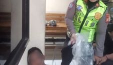 Foto Istimewa Kanit Lantas Cengkareng Polres Metro Jakarta Barat, AKP Yeni saat mengamankan pelaku begal