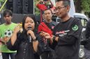 Ketua Umum Rumah Berdaya Pengemudi Indonesia (RBPI) Ika Rostianti saat orasi aksi damai di Korlantaspolri 