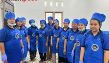 Warga setempat dilibatkan dalam pengelolaan kebersihan, khususnya sebagai tenaga jasa angkut sampah dan limbah dari aktivitas dapur MBG
