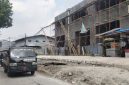 Foto Proyek bangunan yang diduga menyerobot fasilitas umum di Jalan Peternakan III, Kelurahan Kapuk, Kecamatan Cengkareng, Jakarta Barat
