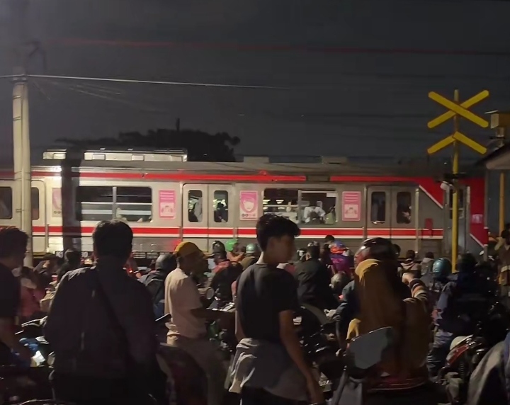 Kereta Commuter Line rute Duri–Tangerang mengalami gangguan operasional