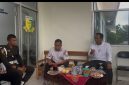 Foto: Komandan Denpom II/3 Lampung saat bersilaturahmi dan berdiskusi bersama jajaran Subdenpom Persiapan Kabupaten Way Kanan serta perwakilan media yang tergabung dalam DPC PWRI Kabupaten Way Kanan di Markas Subdenpom Persiapan Way Kanan, Sabtu (14/6/2026). Dalam kunjungan tersebut, Komandan Denpom II/3 Lampung menekankan pentingnya disiplin, profesionalisme, dan menjaga nama baik institusi Polisi Militer. (Foto: Tikampost.id)