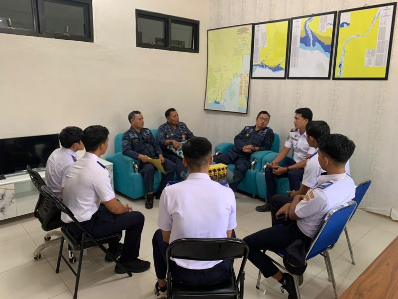 KLM Berkat Usaha dilaporkan mengalami kebocoran di perairan Muara Sungai Mentaya, Desa Ujung Pandaran, Kecamatan Teluk Sampit, Kotawaringin Timur. Sebanyak 37 TKBM dan awak kapal dilaporkan selamat. Peristiwa tersebut kini dalam penyelidikan kepolisian.