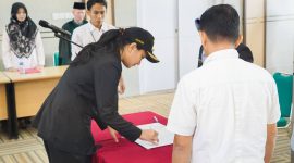 Bupati Dharmasraya, Annisa Suci Ramadhani, resmi melantik Lasmiyati sebagai Kepala Dinas Pertanian Kabupaten Dharmasraya, Rabu (21/1/2026)