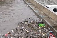  Organisasi mahasiswa Buddhis, Hikmahbudhi Kota Tangerang Selatan (Tangsel), memberikan “kartu kuning” kepada Gubernur Banten 