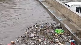  Organisasi mahasiswa Buddhis, Hikmahbudhi Kota Tangerang Selatan (Tangsel), memberikan “kartu kuning” kepada Gubernur Banten 