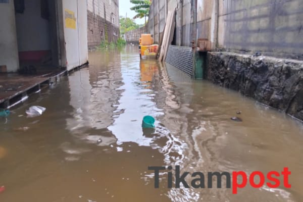 Permukiman warga di Kapuk Sawah, RT 03 RW 10, Kelurahan Kapuk, Kecamatan Cengkareng, Jakarta Barat, kembali dilanda banjir pada Jumat (23/1/2026)