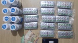 Polisi mengamankan seorang pria berinisial R. Dari tangan tersangka, petugas menemukan ribuan butir obat keras yang diduga dijual tanpa izin edar