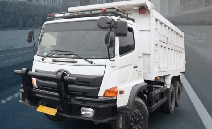 SE KDM Larang Truk Sumbu Tiga Beroperasi di Jawa Barat menimbulkan kebingungan AMDK karena memaksa pengalihan distribusi dari truk sumbu tiga ke truk sumbu dua dalam waktu singka