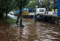 Hujan deras yang mengguyur wilayah Jakarta pada Rabu malam