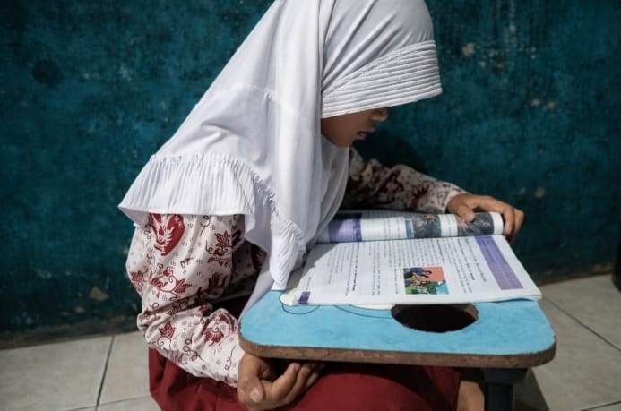 Akibat kondisi cuaca ekstrem, kegiatan belajar mengajar tatap muka di SDN Kapuk 05 Pagi kembali dialihkan ke pembelajaran jarak jauh (PJJ) atau sistem daring.
