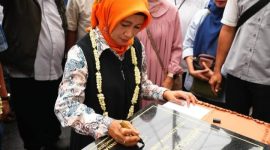 Wali Kota Jakarta Barat, Iin Mutmainnah, meresmikan Musholla Baiturrahman di Kelurahan Sukabumi Utara, Kecamatan Kebon Jeruk, Minggu (1/2/2026).