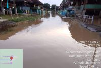 Warga Kampung Sri Menanti, Kecamatan Negara Batin, Kabupaten Way Kanan, kembali dilanda banjir