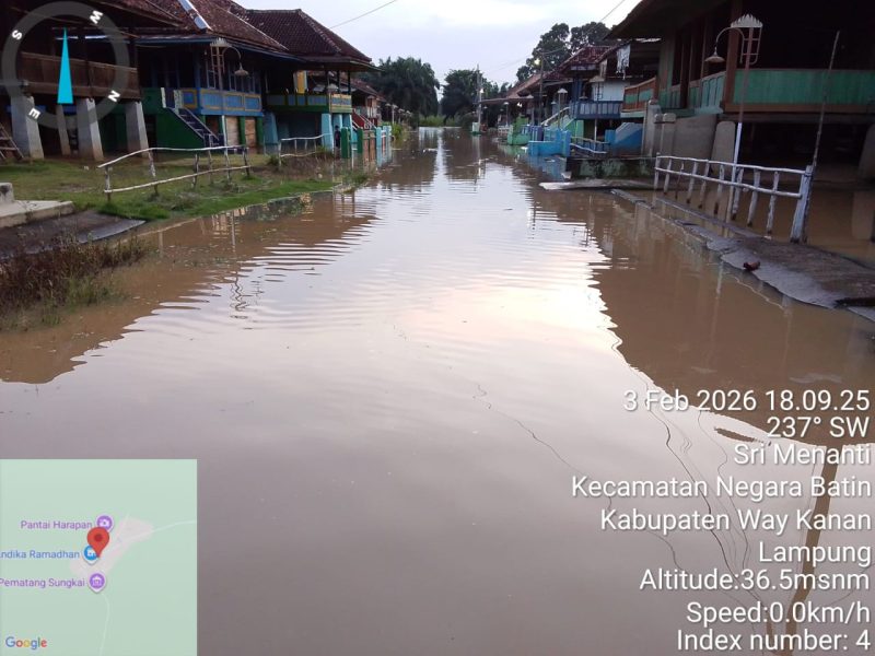 Warga Kampung Sri Menanti, Kecamatan Negara Batin, Kabupaten Way Kanan, kembali dilanda banjir