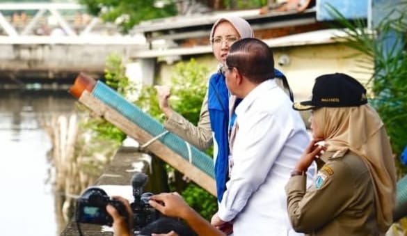 Gubernur DKI Jakarta Pramono Anung meninjau pembangunan sistem polder dan rumah pompa Daan Mogot
