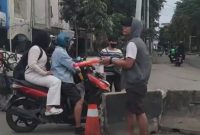 Tangkapan layar video viral Aksi Buka Barrier di kota tua Jakarta Barat (Istw.IG)
