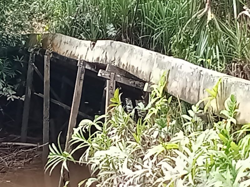 Jembatan Saka Lepu atau yang dikenal warga sebagai Jembatan Hilir di RT 01 Desa Sei Kayu, Kecamatan Kapuas Barat, Kabupaten Kapuas, Kalimantan Tengah,