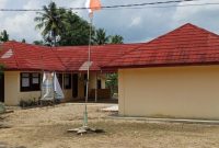 diduga tidak menerima bantuan sosial (bansos) pemerintah secara utuh.