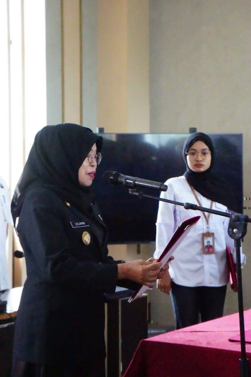 Wakil Bupati Dharmasraya, Leli Arni, melantik sebanyak 46 pejabat administrator