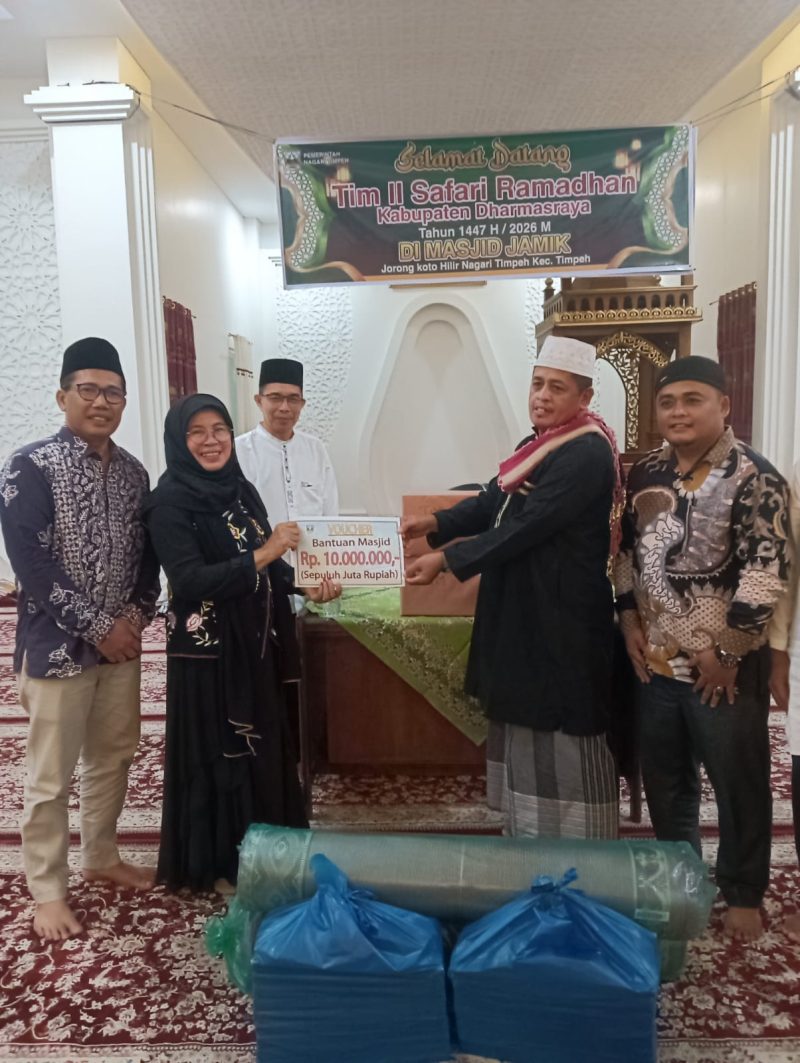 Wakil Bupati Leli Arni memimpin langsung Tim II Safari Ramadhan Pemerintah Kabupaten Dharmasraya dalam kunjungan perdana ke Masjid Jamik, Nagari Timpeh, Kecamatan Timpeh, Senin (23/2/2026).