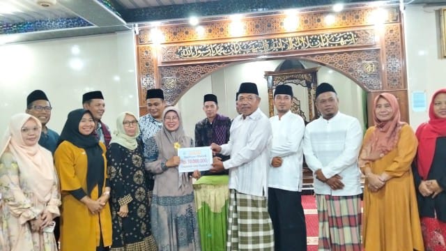 Wakil Bupati Dharmasraya, Leli Arni, menutup rangkaian kegiatan Tim II Safari Ramadhan 1447 Hijriah/2026 Masehi di Nagari Koto Ranah, Kecamatan Koto Besar, Kabupaten Dharmasraya, Sumatera Barat, Jumat (27/2/2026).
