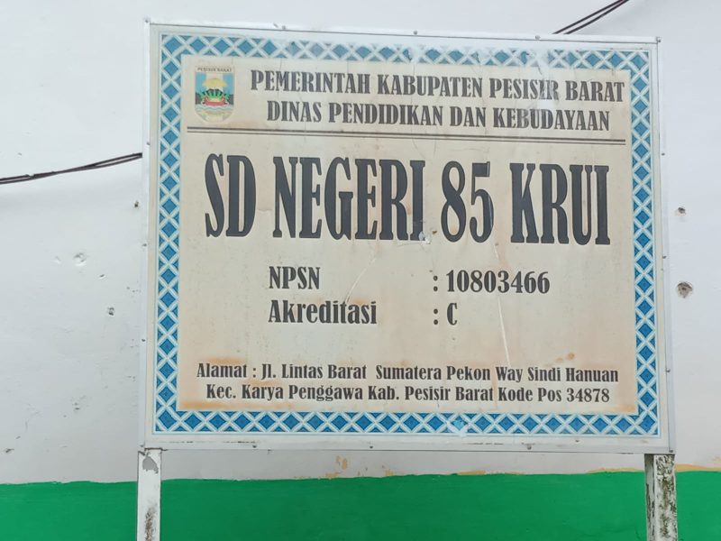 Kondisi bangunan SD Negeri 85 Krui di Pekon Way Sindi Hanuan, Kecamatan Karya Penggawa, Kabupaten Pesisir Barat, Lampung,