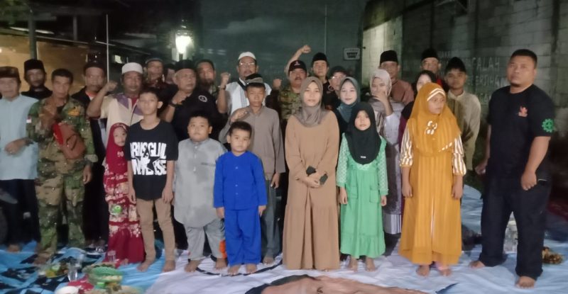 Kegiatan santunan anak yatim piatu yang dirangkaikan dengan buka puasa bersama digelar di wilayah Koang RT 02/05, Kelurahan Pegadungan, Kecamatan Kalideres, Jakarta Barat, dalam rangka mengisi bulan suci Ramadan 
