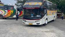 Kapolres Dharmasraya, AKBP Karytiana Widyarso Wardoyo Putro, S.I.K., M.A.P., mewakili Kapolda Sumatera Barat menyambut kedatangan kloter pertama perantau Minangkabau dalam program Pulang Basamo 2026 di Rumah Makan Omega Gunung, Kecamatan Sitiung, Kabupaten Dharmasraya, Senin (9/3/2026) sore.