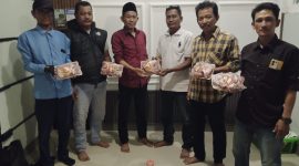 Ketua PWGK-Kresek Bagikan Daging untuk Anggota, Perkuat Kebersamaan Jelang Lebaran