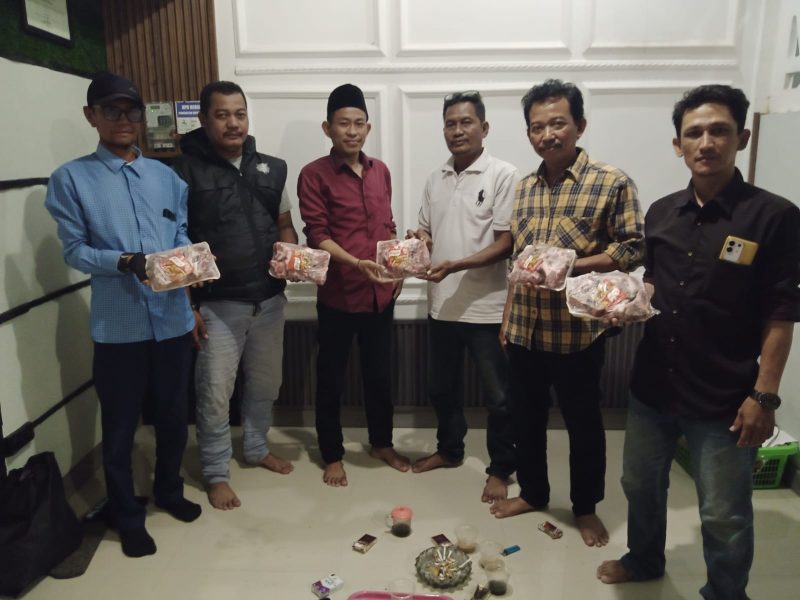 Ketua PWGK-Kresek Bagikan Daging untuk Anggota, Perkuat Kebersamaan Jelang Lebaran