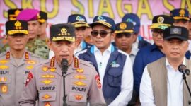 Kapolri Jenderal Pol. Listyo Sigit Prabowo meninjau arus balik di Bakauheni, Lampung (Foto dok Polri)