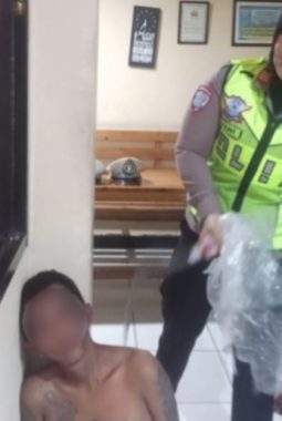 Unit Lantas Cengkareng Amankan Begal Bersenjata di Ring Road