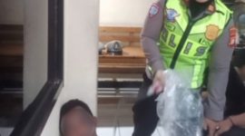 Foto Istimewa Kanit Lantas Cengkareng Polres Metro Jakarta Barat, AKP Yeni saat mengamankan pelaku begal
