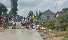 Viral! Warga di Lampung Tengah Swadaya Bangun Jalan: Pemerintah Harus Sadar Diri dan Malu