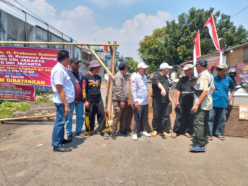 Jalan Tanggul Timur Kapuk Ditutup Permanen oleh Ahli Waris, Tuntut Penyelesaian Status Lahan 45 Tahun Belum Dibayar