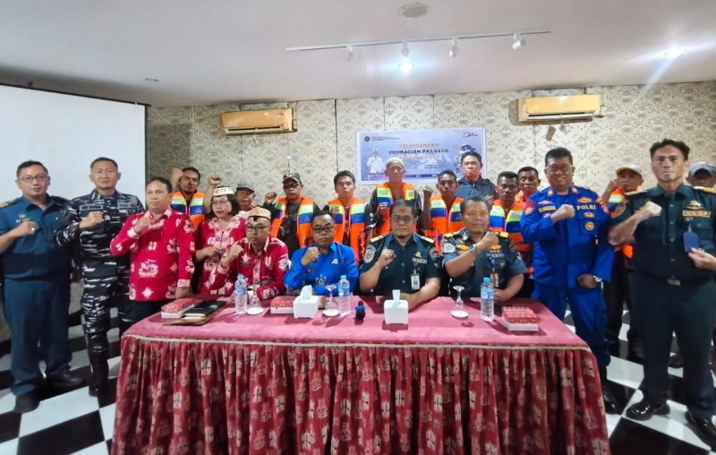 Kantor Kesyahbandaran dan Otoritas Pelabuhan (KSOP) Kelas IV Pulang Pisau menyerahkan sebanyak 37 dokumen E-Pas Kecil kepada nelayan di Kabupaten Kapuas, Kamis (16/04/2026).