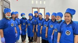 Warga setempat dilibatkan dalam pengelolaan kebersihan, khususnya sebagai tenaga jasa angkut sampah dan limbah dari aktivitas dapur MBG