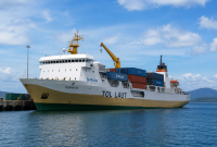 Distribusi logistik melalui Program Tol Laut terus menjadi perhatian berbagai pihak, khususnya terkait mekanisme pembagian kuota kontainer pada rute Surabaya–Sangihe.