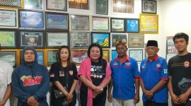 Ketua Aliansi Perjuangan Pengemudi Nusantara (APPN), Vallery alias Inces, menyampaikan pernyataan sikap terkait tuntutan pengemudi logistik terhadap kebijakan barcode BBM, regulasi ODOL, serta perlindungan kesejahteraan pengemudi
