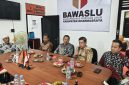 Bawaslu Kabupaten Dharmasraya resmi menjalin kerja sama strategis dengan Musyawarah Kerja Kepala Sekolah (MKKS) serta kepala sekolah SMA dan SMK se-Kabupaten Dharmasraya.
