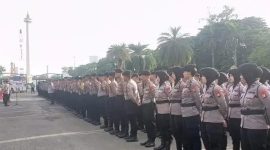 Sebanyak 5.955 personel gabungan TNI-Polri dikerahkan untuk mengamankan sekaligus memberikan pelayanan pengawalan terhadap aksi unjuk rasa mahasiswa yang berlangsung di sejumlah titik strategis di Jakarta, Senin (15/6/2026),(Dok.Humaspolri)