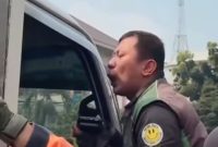 Driver Ojol Histeris sepeda motornya diangkut Dishub 