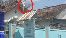 Bendera Merah Putih Sobek dan Kusam Masih Berkibar di Depan Kantor SPPG, Warga Soroti Kurangnya Perawatan