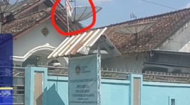 Bendera Merah Putih Sobek dan Kusam Masih Berkibar di Depan Kantor SPPG, Warga Soroti Kurangnya Perawatan