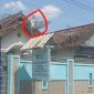Bendera Merah Putih Sobek dan Kusam Masih Berkibar di Depan Kantor SPPG, Warga Soroti Kurangnya Perawatan