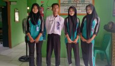 Empat siswa SMK Tunas Wiyata mengikuti kegiatan Praktik Kerja Lapangan (PKL) di Kantor Desa Ramsai, Jalan Asmuni No. 001, RT 002, RW 002, Kecamatan Way Tuba, Kabupaten Way Kanan. Program ini bertujuan memberikan pengalaman kerja nyata kepada siswa dalam bidang administrasi dan pelayanan publik di lingkungan pemerintahan desa.