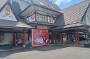 Tampak kondisi Kantor Bupati Kapuas di Kuala Kapuas. Sejumlah warga menilai bangunan yang telah berusia lebih dari 30 tahun tersebut perlu mendapat perhatian serius melalui renovasi menyeluruh karena sejumlah bagian gedung dilaporkan mengalami kerusakan akibat faktor usia. (Foto: TikamPost.id)