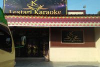 Tim Tikampost.id saat mendatangi Karaoke Lestari di Kecamatan Way Tuba untuk melakukan konfirmasi terkait tuntutan warga yang meminta penertiban dan penutupan sejumlah tempat hiburan malam. Hingga berita ini diterbitkan, pihak pengelola belum memberikan keterangan resmi.